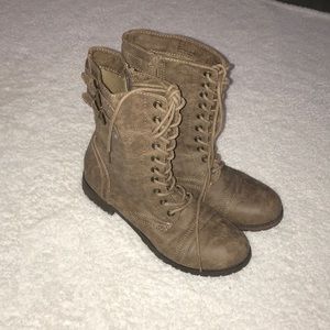 Combat boots